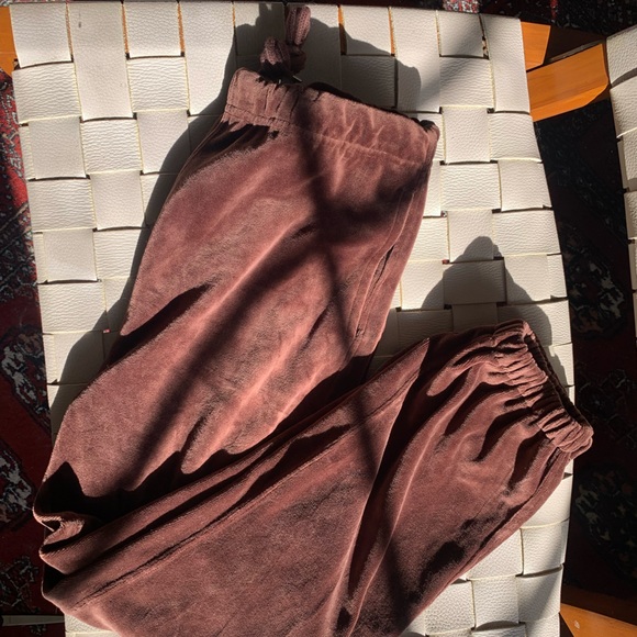 Nili Lotan // Lyvia Velour Jogger in Mocha - Picture 14 of 14